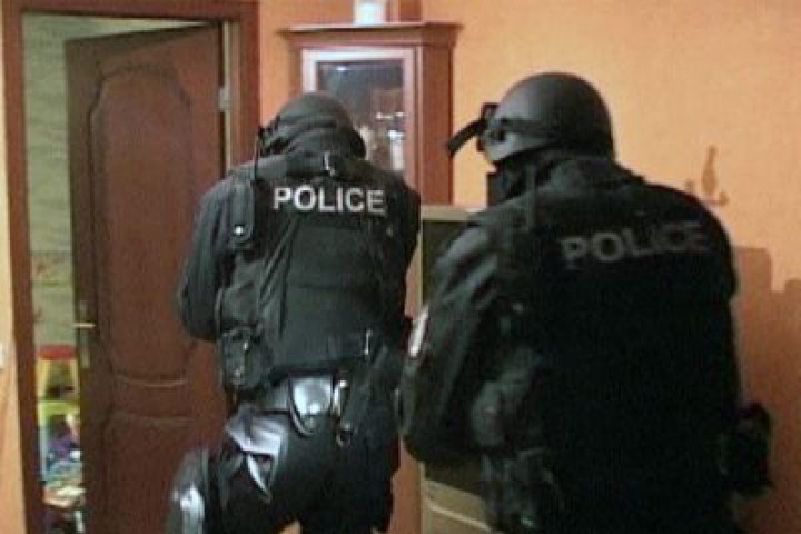 Според информацията униформените проверяват Ауди паркирано на бензиностанция на магистрала