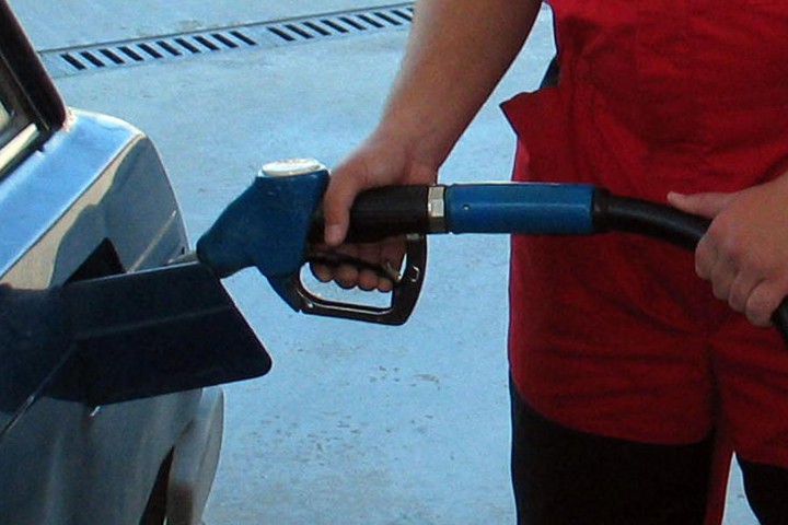 Въвеждането на изисквания търговците на горива да блокират сериозни суми