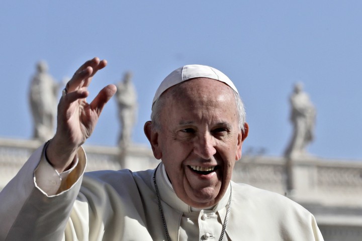 Светият отец реши Ватиканът да прекрати да продава цигари на