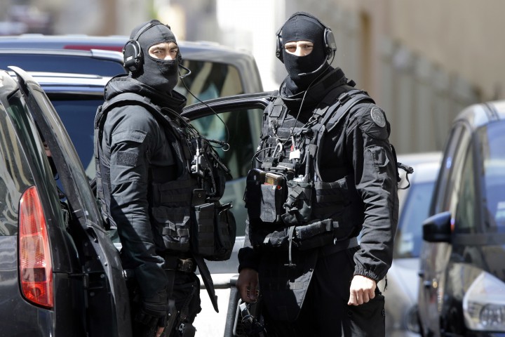 Един човек е убит в супермаркета в южна Франция където