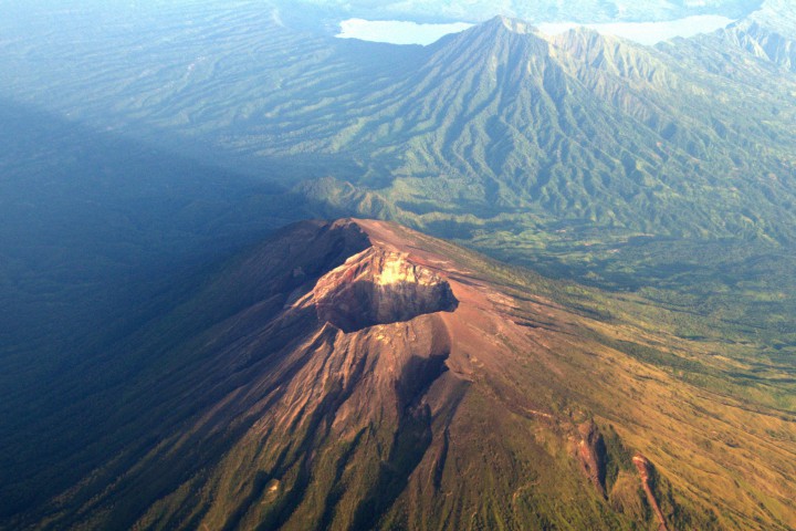 Около вулкана е обособена 12 километрова зона на сигурност но сред