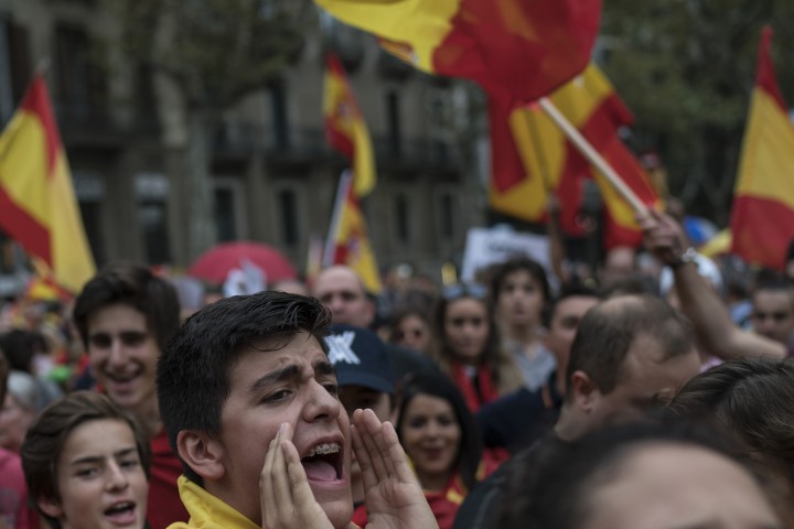 В столицата Мадрид хиляди хора се събраха пред сградата на