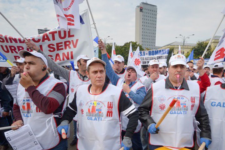 Няколко хиляди представители на синдикати от различни професионални сфери протестираха