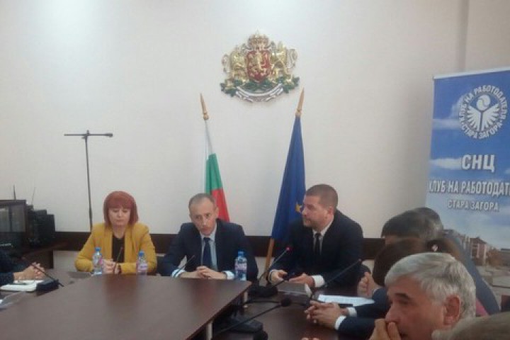 През настоящата година 46 от всички сформирани паралелки са професионални