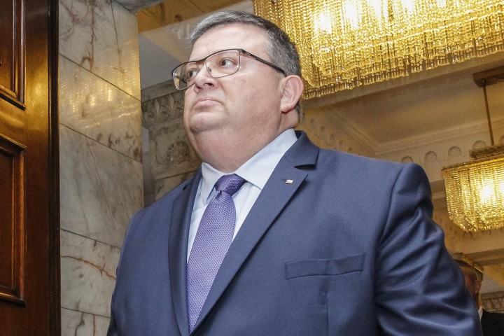 Това стана след публикации в пресата които твърдят че Петър