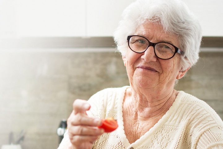 Слънчеви чушки и домати патладжани за разкош мазнина сол и