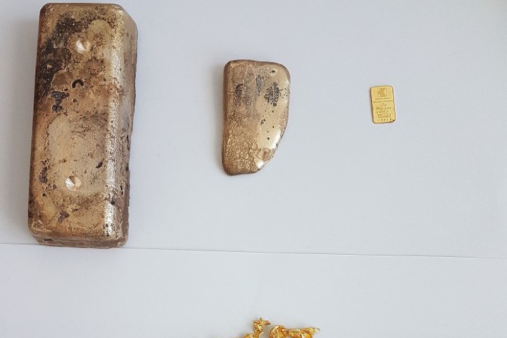 Контрабандният златен материал е открит при проверка на автобус със
