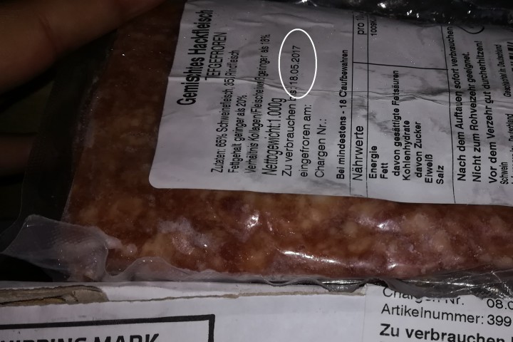 При извършена проверка на пломбиран камион с месо на територията