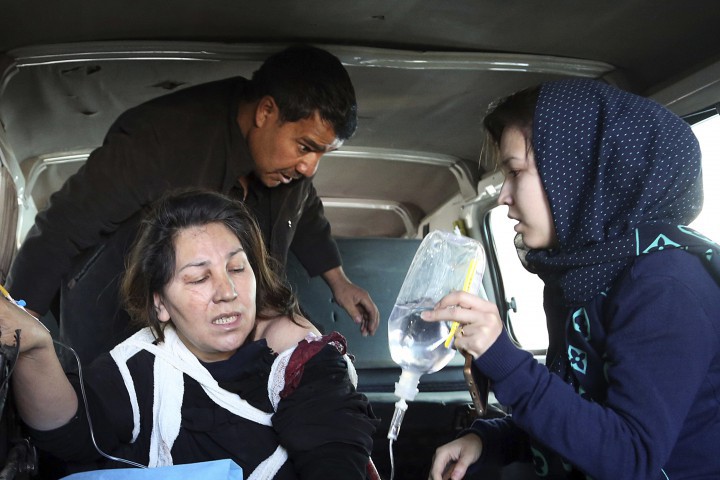 Трима журналисти са сред загиналите при експлозия днес край сградата