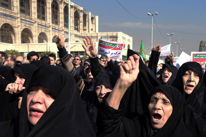 Демонстрациите започнали в четвъртък заради острите икономически проблеми в страната