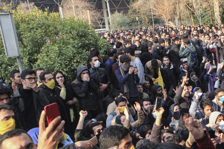 Това което най често кара иранците да излизат на улиците са