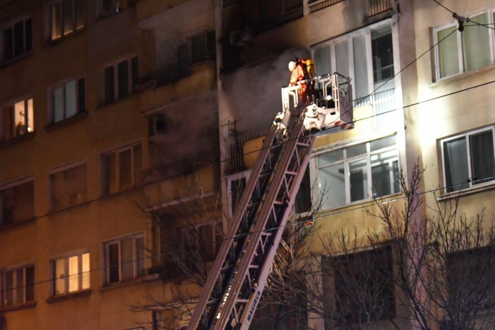 Сигналът за огъня, който е избухнал в апартамент на третия