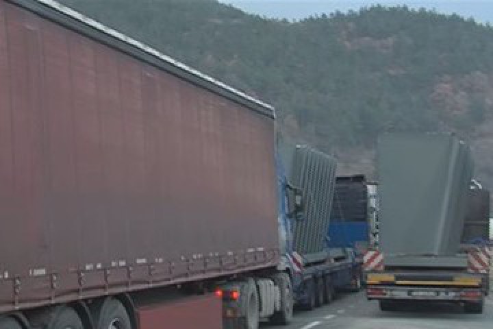 Задръстването е километрично съобщи bTV По първоначална информация има пострадал