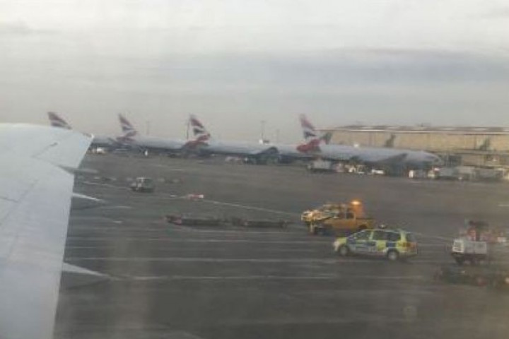 Според информацията човек е починал след като две коли на