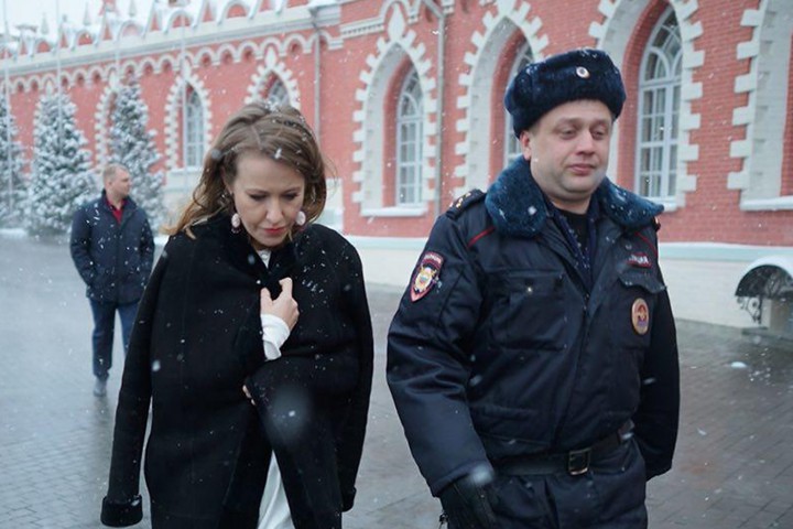 Току що някой ме нападна Блъсна ме и аз паднах