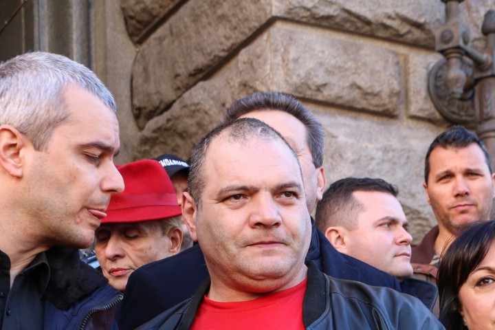 Протестът се предвожда от лидера на БСП Корнелия Нинова която