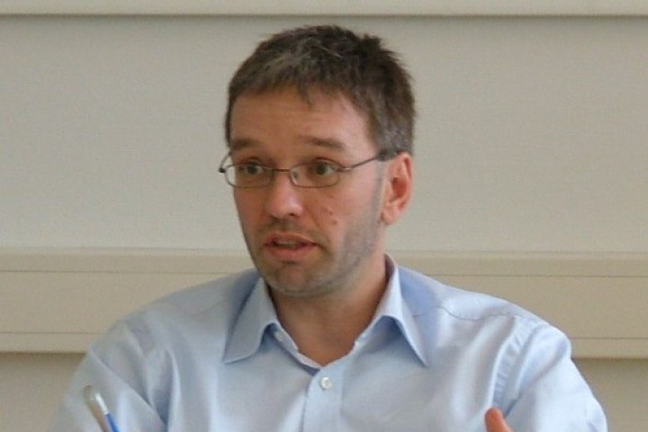 Либералната партия Нова Австрия НЕОС поиска среща на съвета за