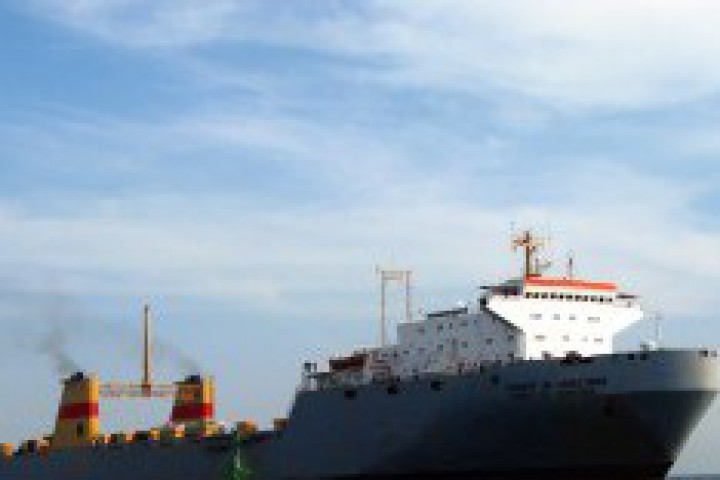 Моряк загина при пожар на борда на кораба Героите на