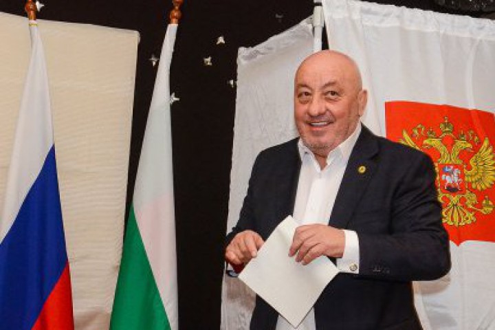 Областният лидер на БСП е с двойно гражданство и точно