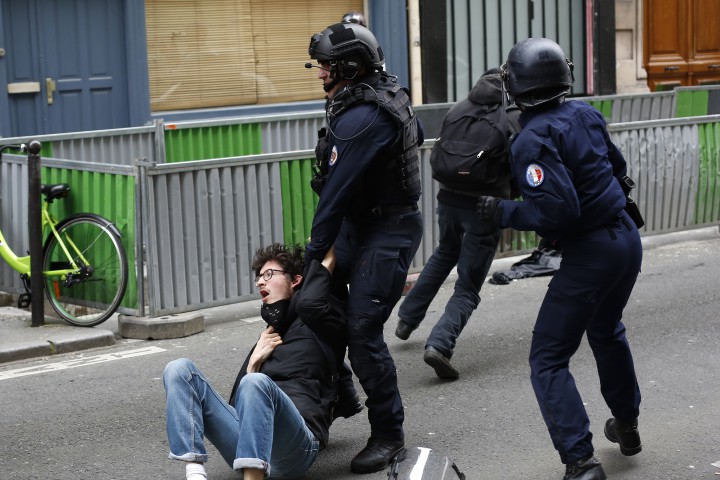 В цяла Франция е ден на стачки срещу икономическата реформа